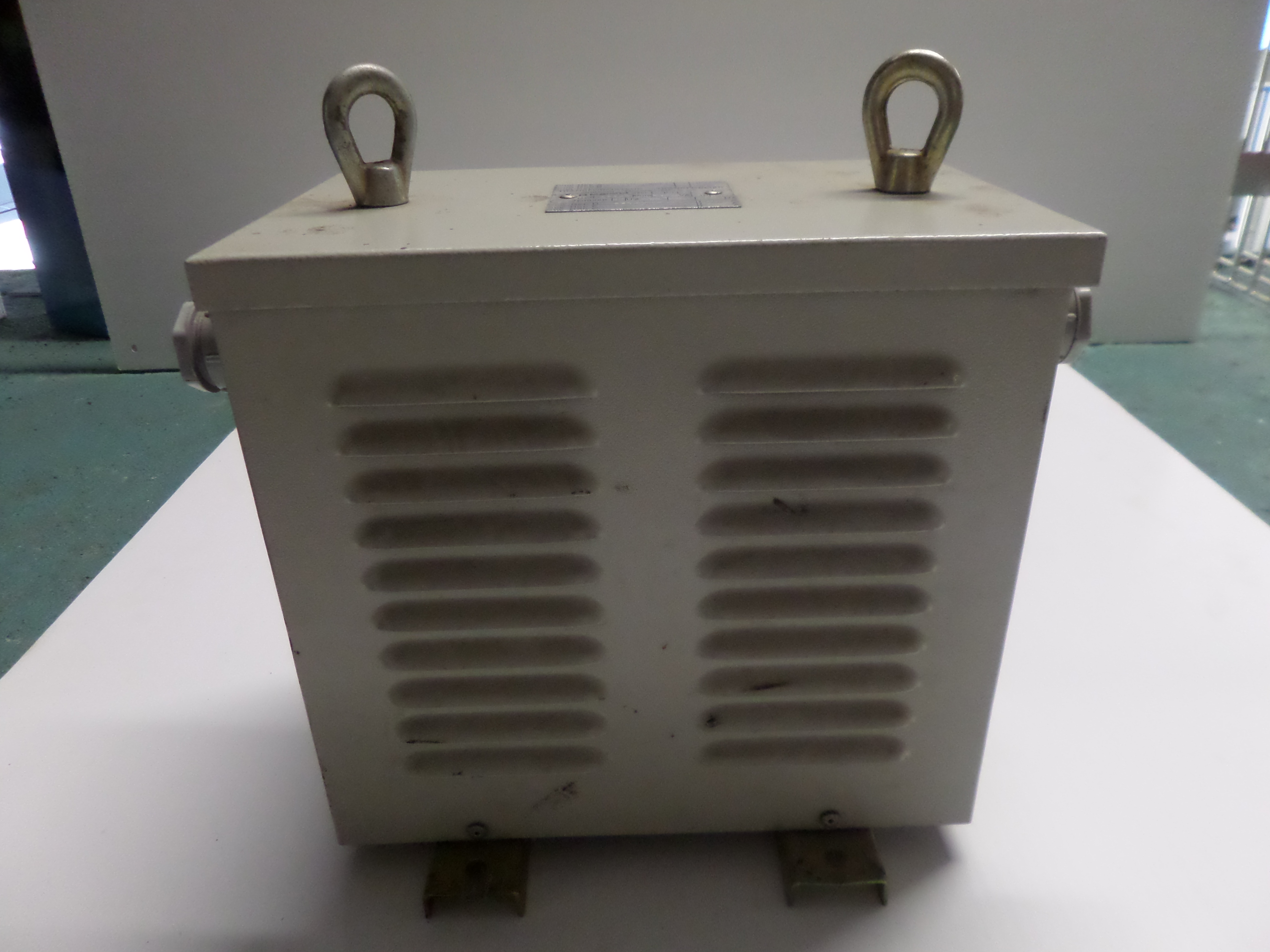 Transformateur de tension LEGRAND, 630 VA - Prim : 380V - Sec : 220V